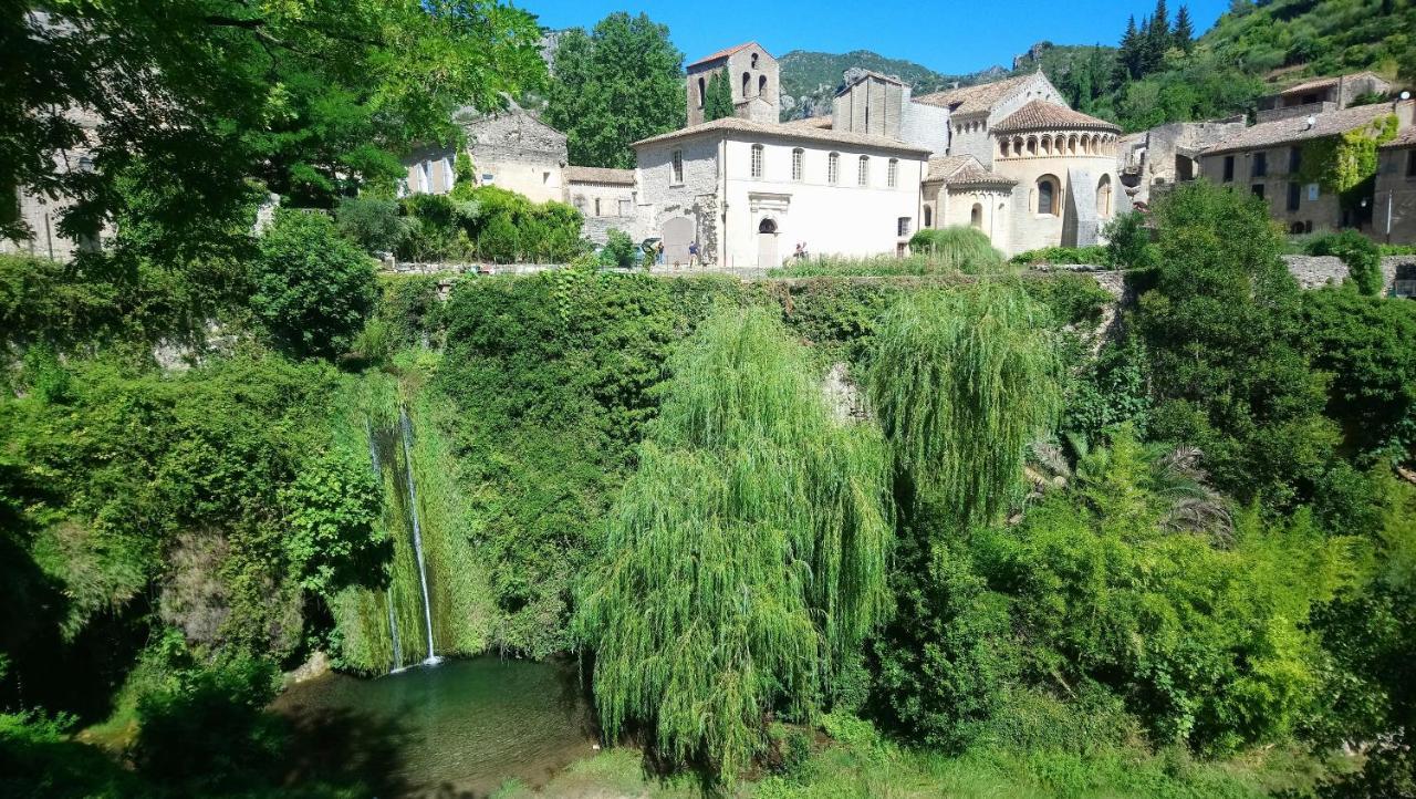 Gite De La Tour Saint-Guilhem-le-Desert Exteriör bild