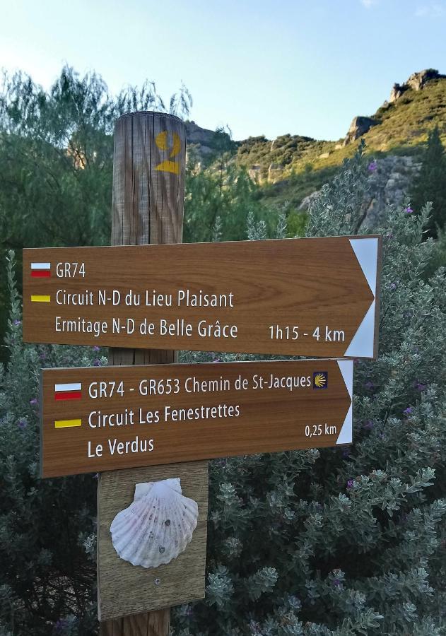 Gite De La Tour Saint-Guilhem-le-Desert Exteriör bild