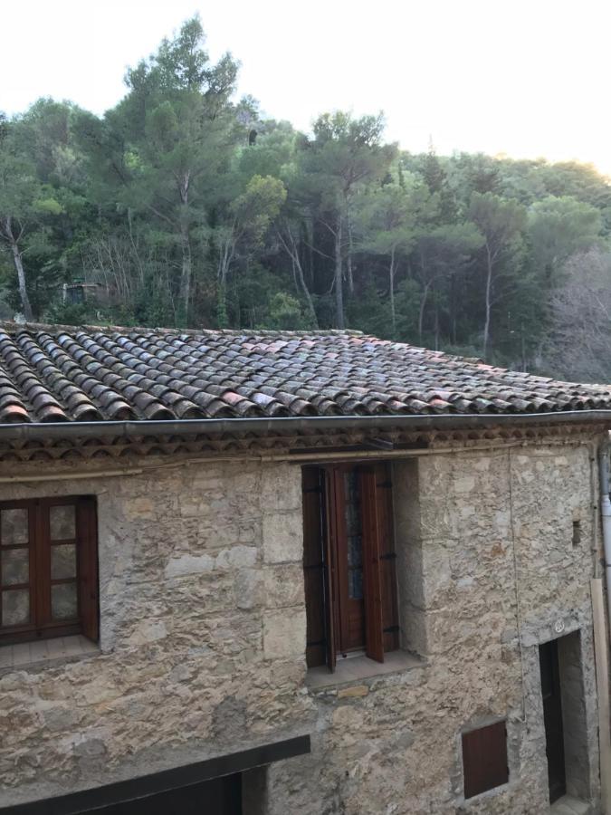Gite De La Tour Saint-Guilhem-le-Desert Exteriör bild